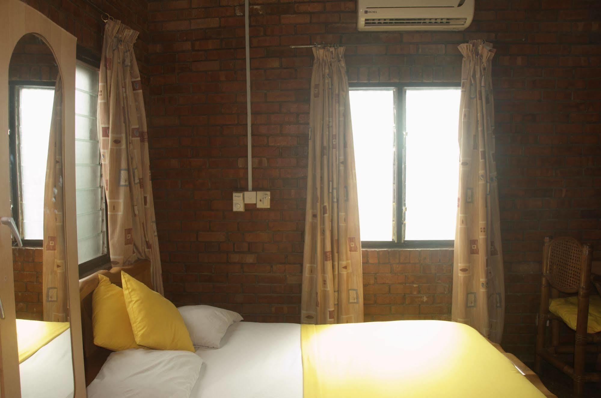 Joy Family Lodge Amasaman Luaran gambar