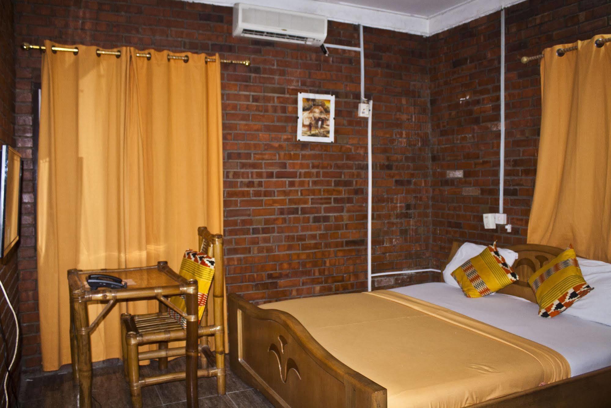 Joy Family Lodge Amasaman Luaran gambar