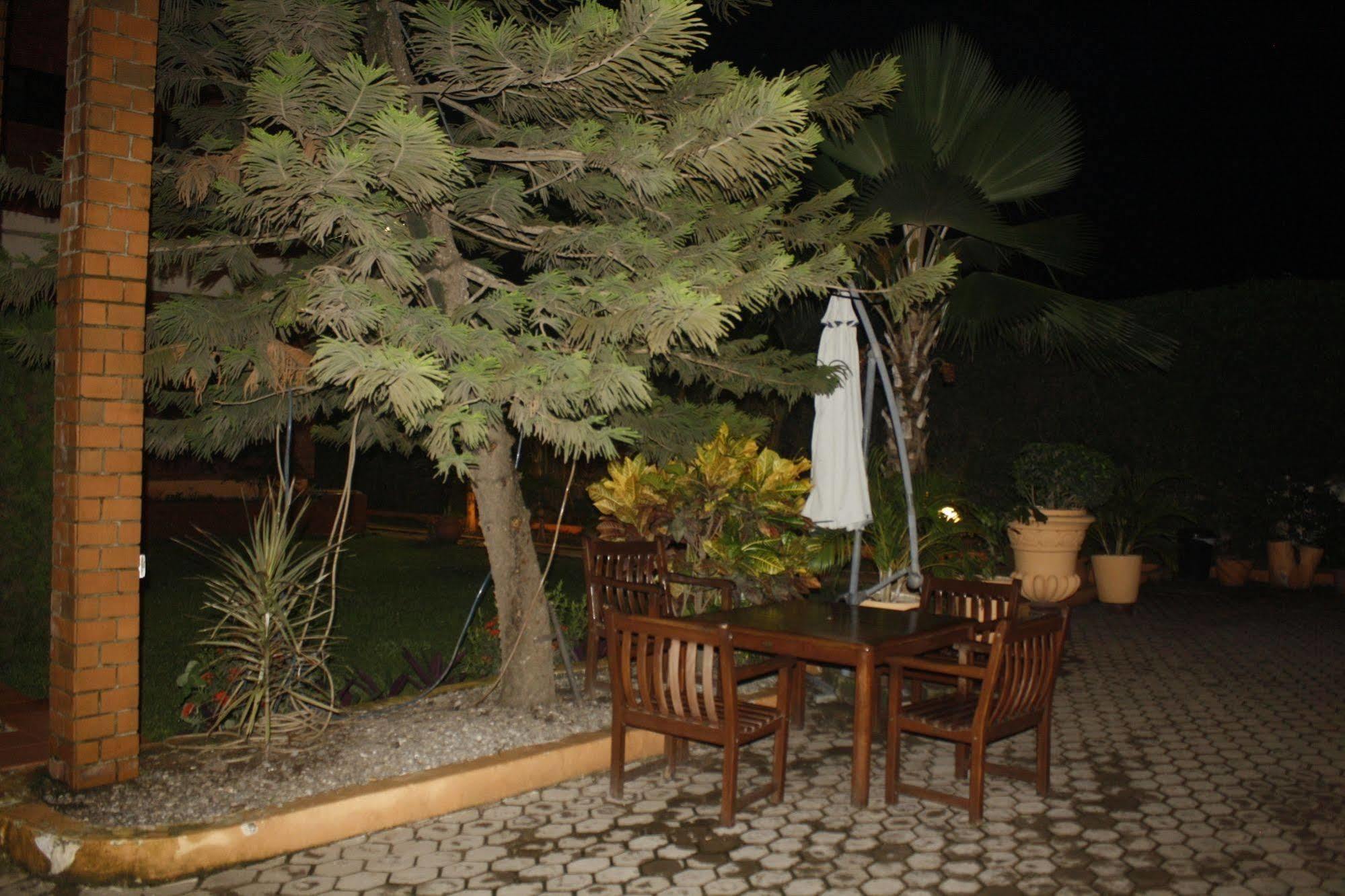 Joy Family Lodge Amasaman Luaran gambar