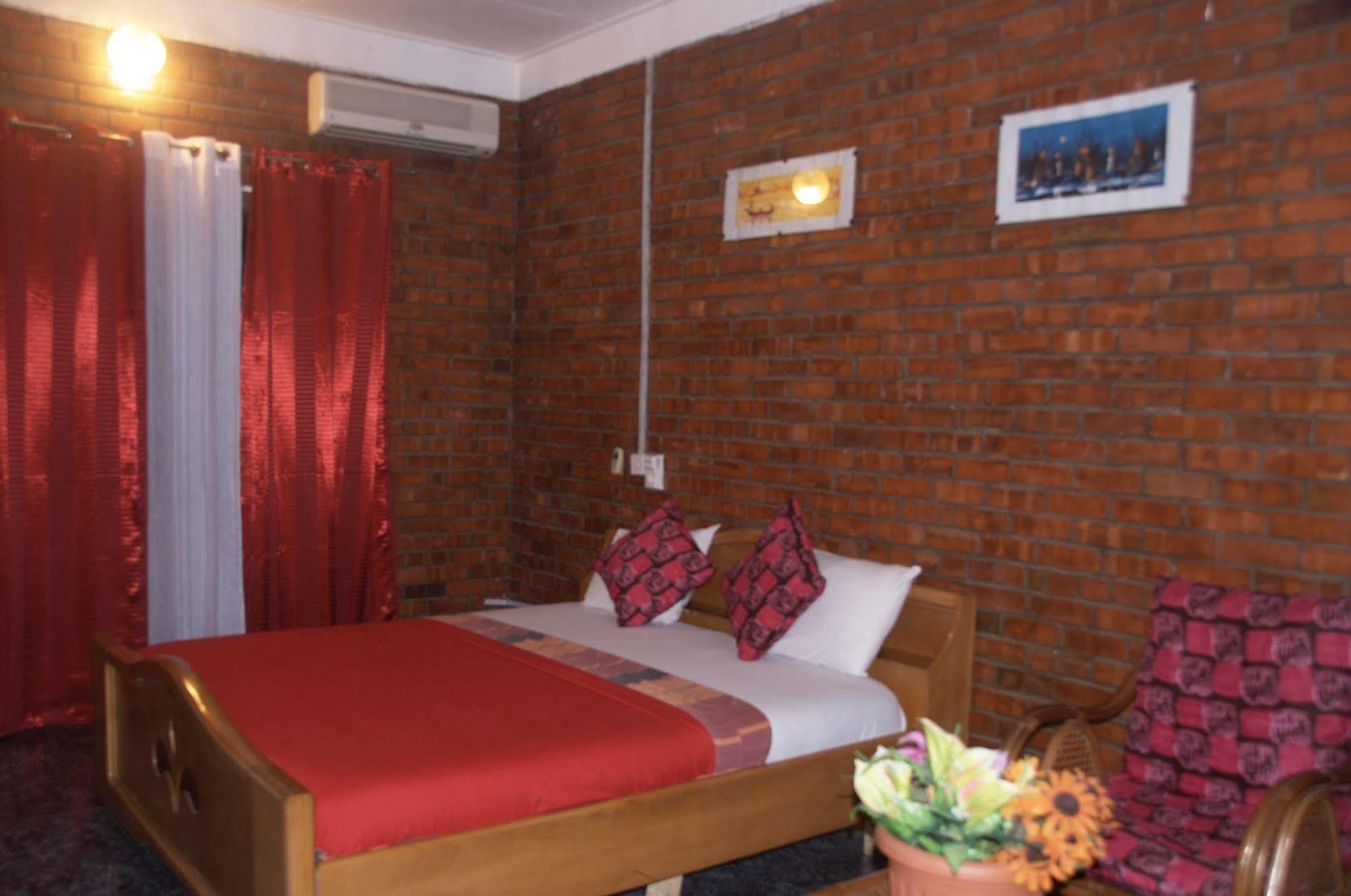 Joy Family Lodge Amasaman Luaran gambar